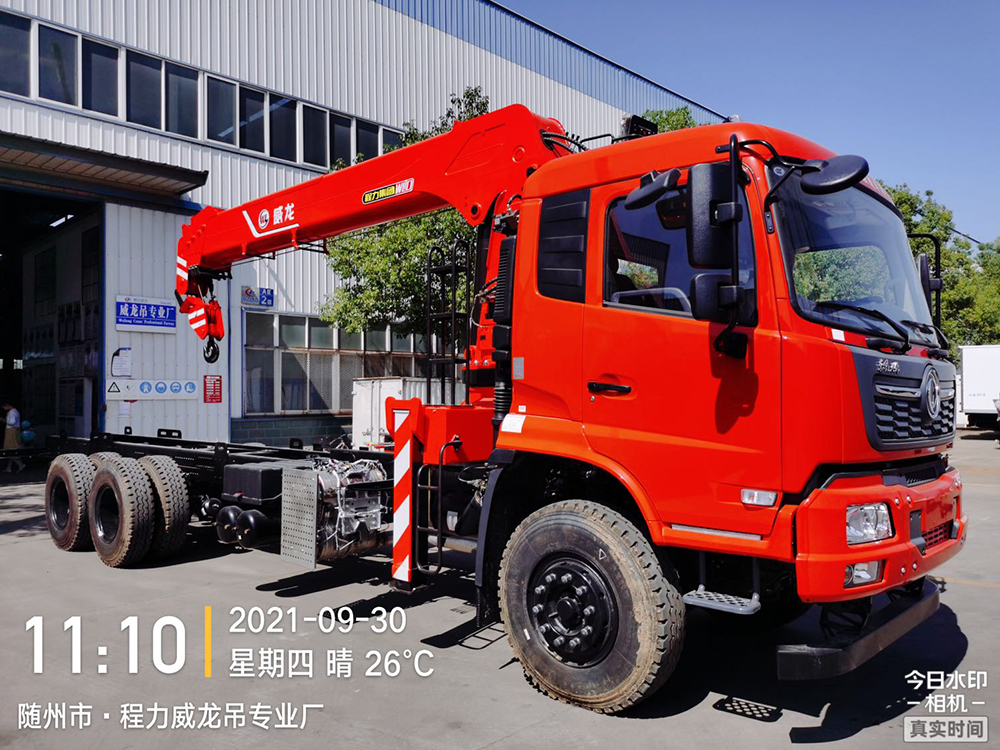 東風天錦后八輪威龍12噸 5節臂吊機