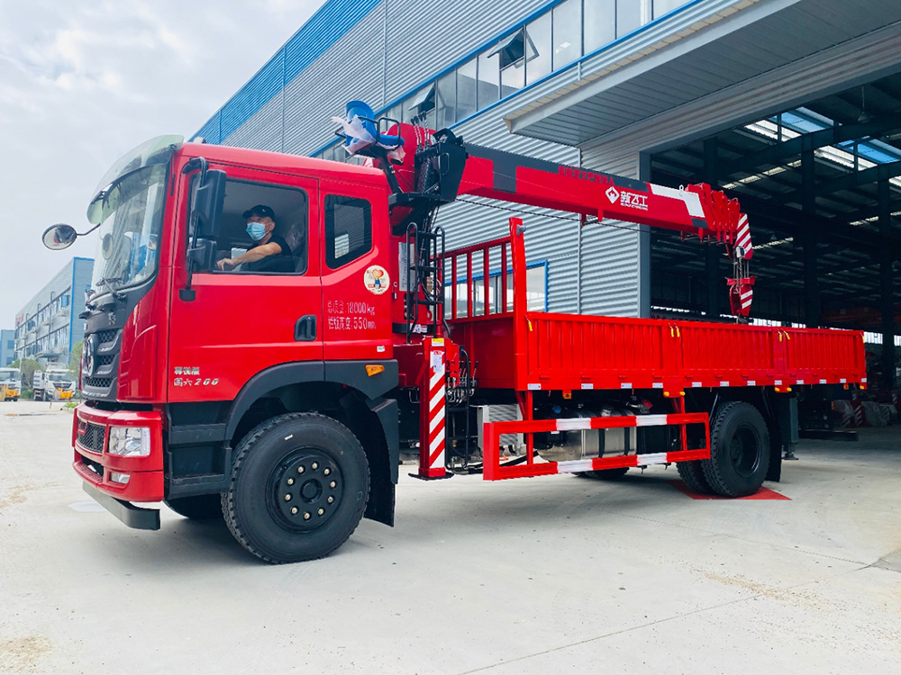 國六東風(fēng)T5后雙橋新飛工12噸五節(jié)直臂吊機(jī)隨車吊