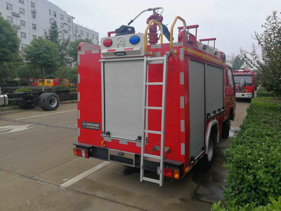 藍(lán)牌1噸泡沫消防車