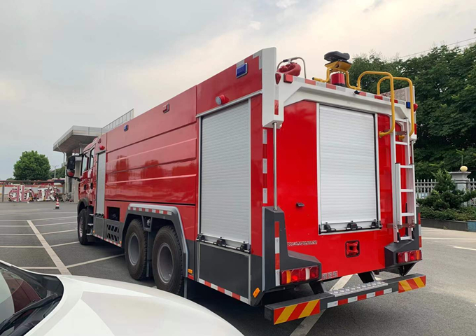 16噸重汽泡沫消防車