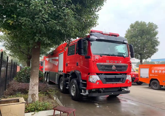 國六  18噸豪沃8x4泡沫消防車